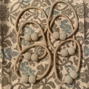 Melaluxe Magnitic Curtain holders